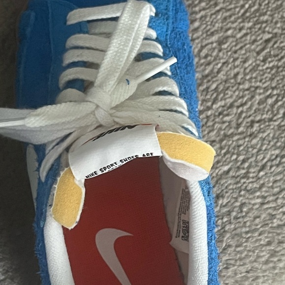 Nike Blue and White Women's Sneakers - Picture 8 of 10